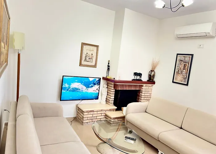 Boulevard Views - Spacious Tirana Apartment 01