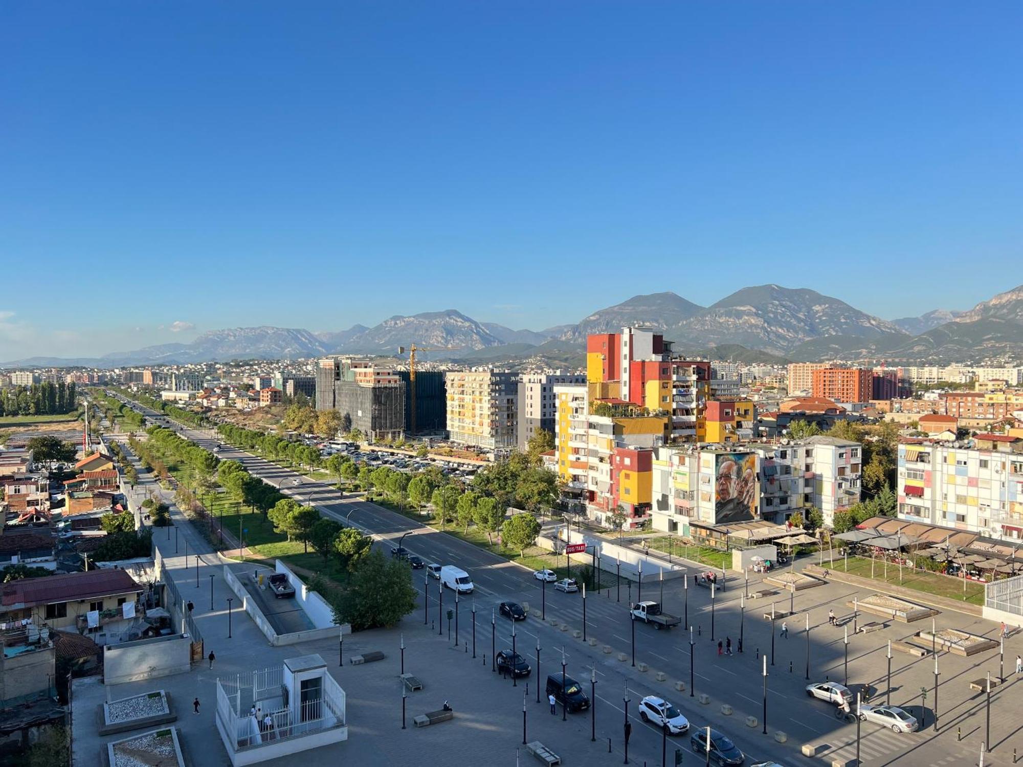 Boulevard Views - Spacious 01 Apartament Tirana