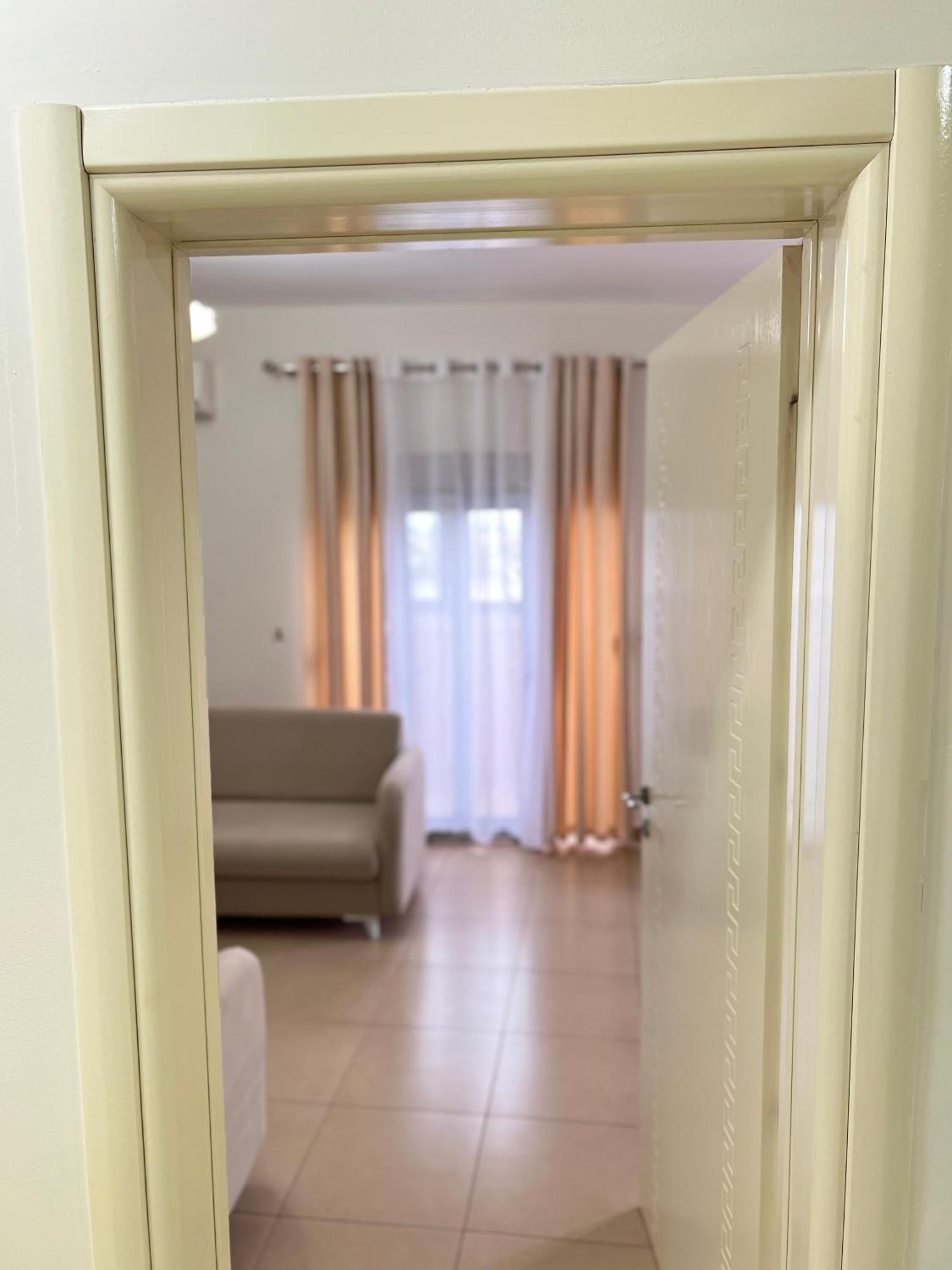 Boulevard Views - Spacious 01 Tirana