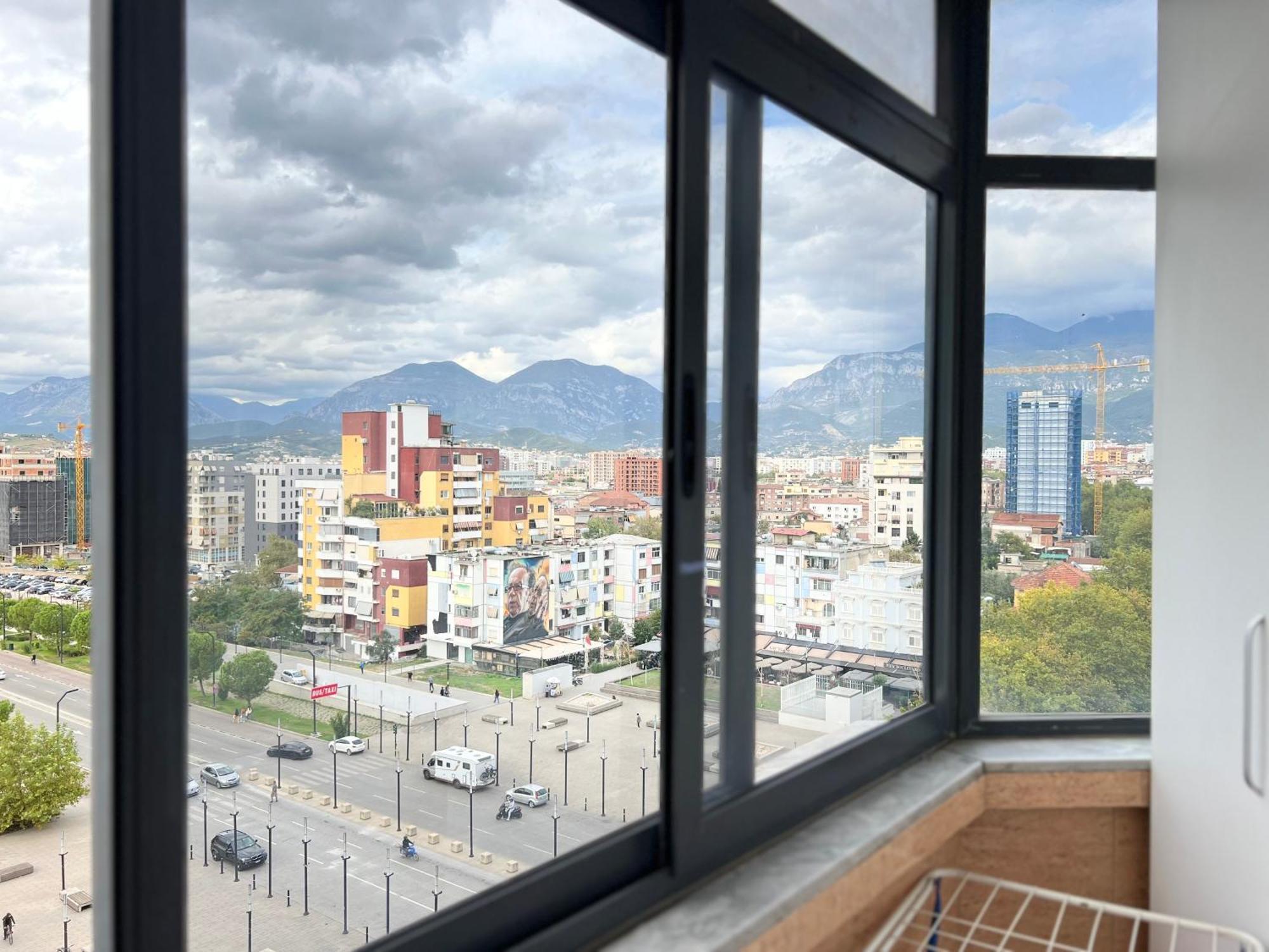 Boulevard Views - Spacious 01