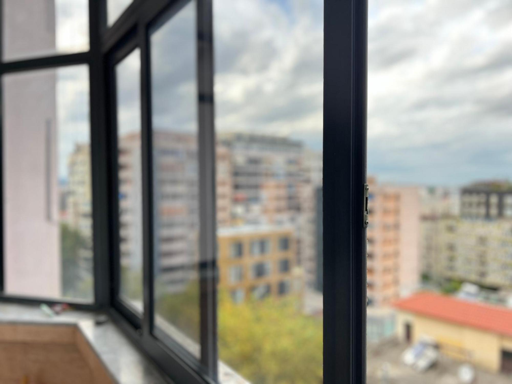 Boulevard Views - Spacious 01